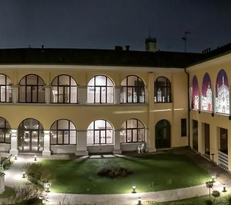Callme Crema - Struttura In Centro Storico Exteriör bild